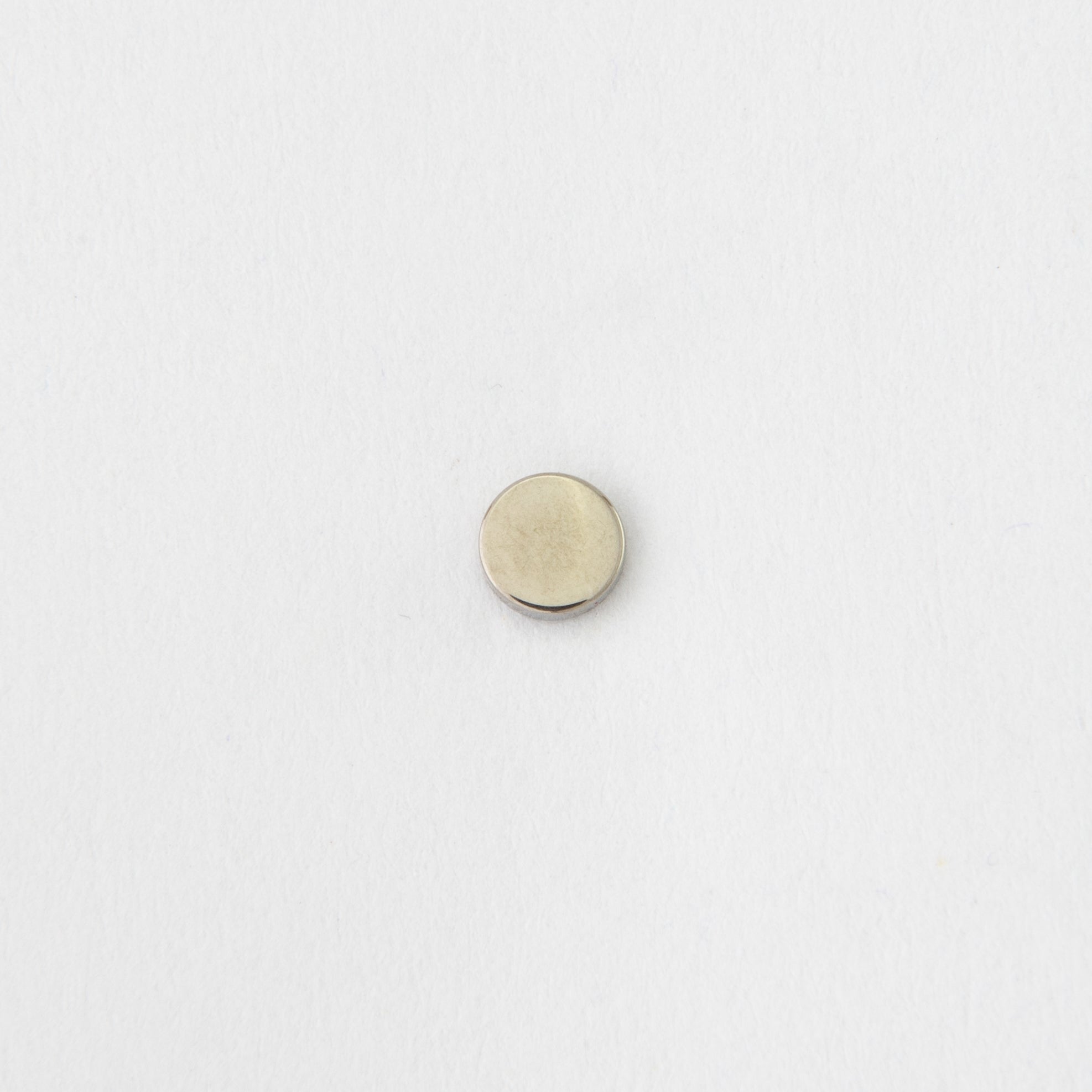 Nakit - Plosnati disk + šipkica - 3 mm, Titan