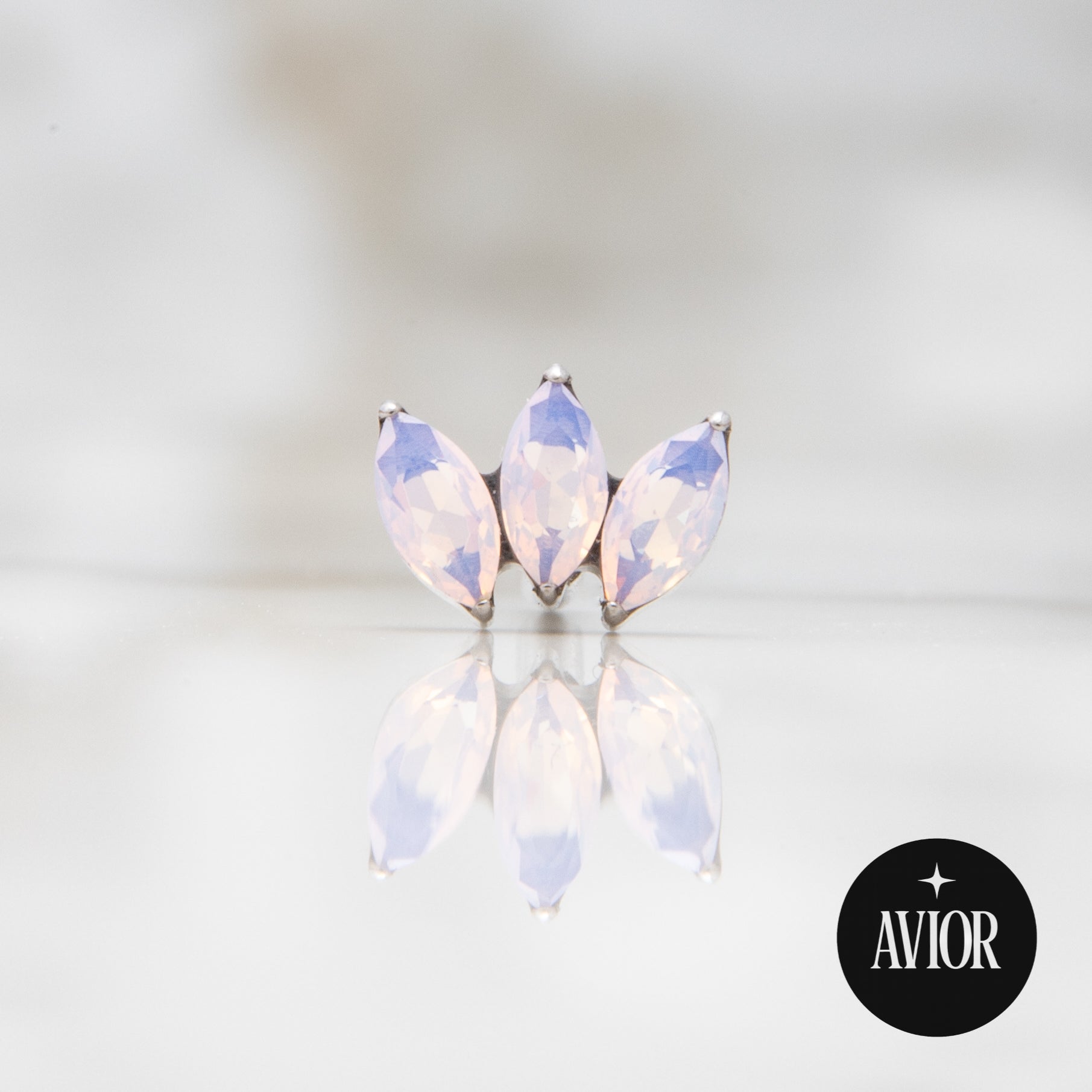 Nakit - Bijeli lotus + šipkica - Titan