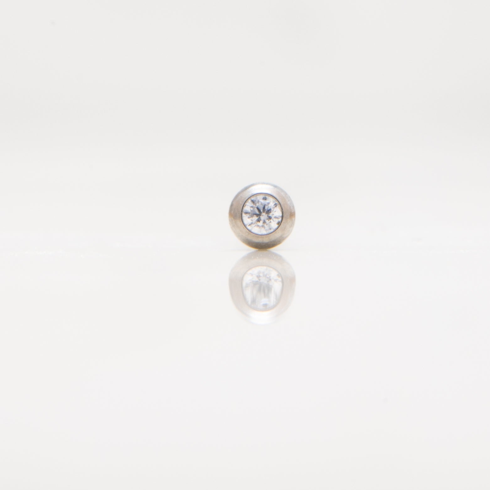 Nakit - Metalik kugla s cirkonom + šipkica - 2,5 mm, Titan