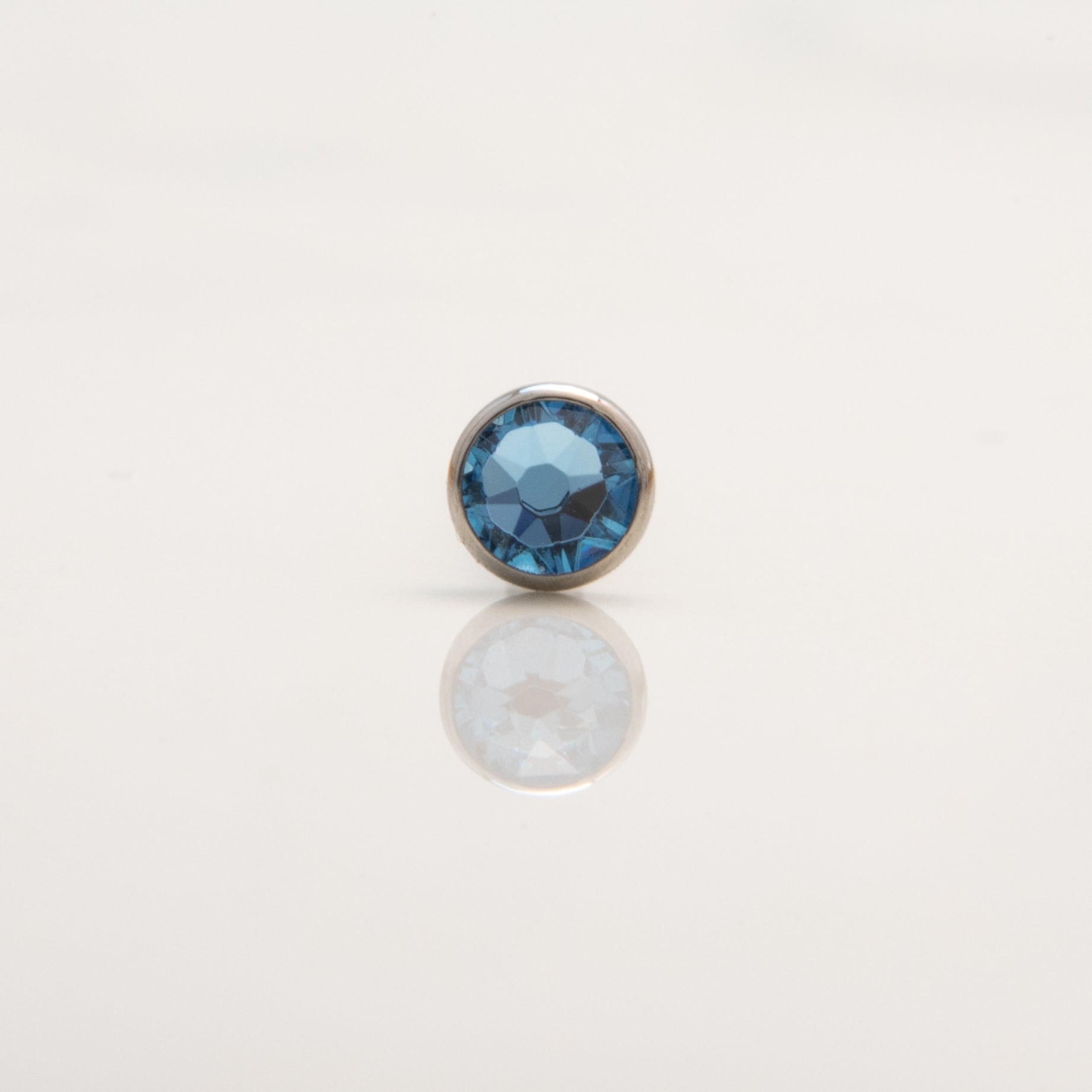Dermal top - Plavi cirkon - 4 mm Titan