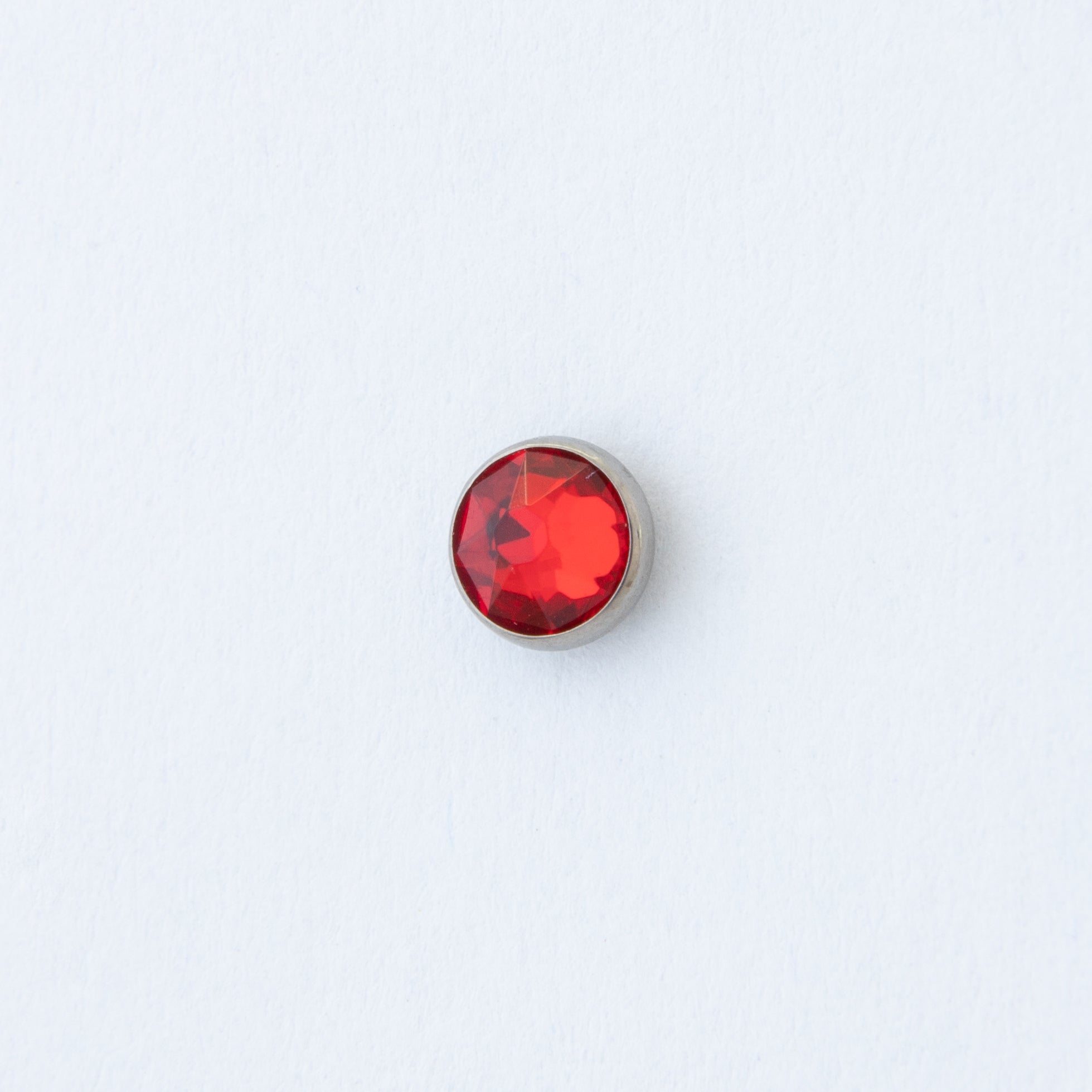 Nakit - Crveni cirkon + šipkica - Flat back, 4 mm, Titan