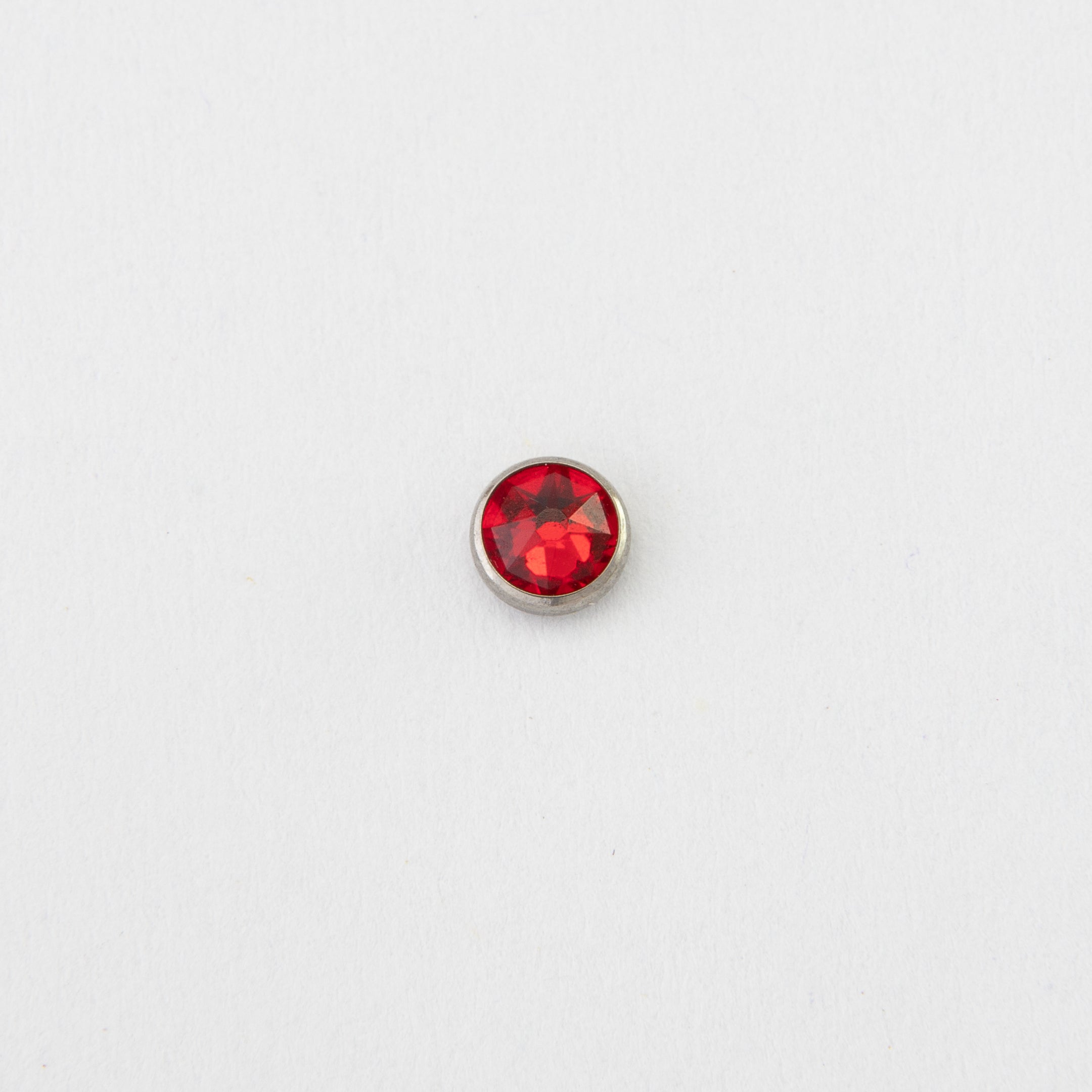 Dermal top - Crveni cirkon - 4 mm Titan