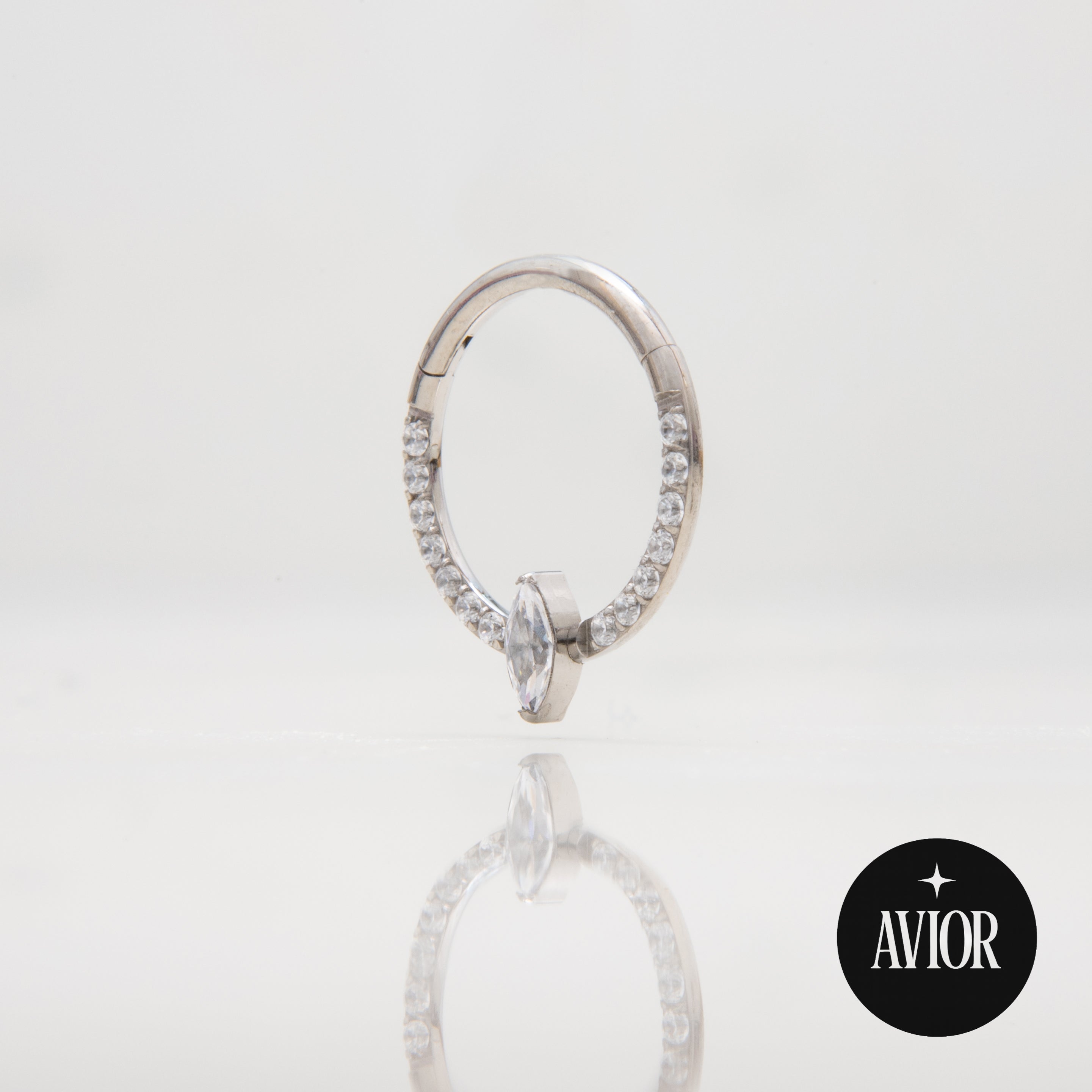 Ring - Maquise cirkon okružem manjim cirkonima debljine 1.2 mm - promjer 10 mm - Titan