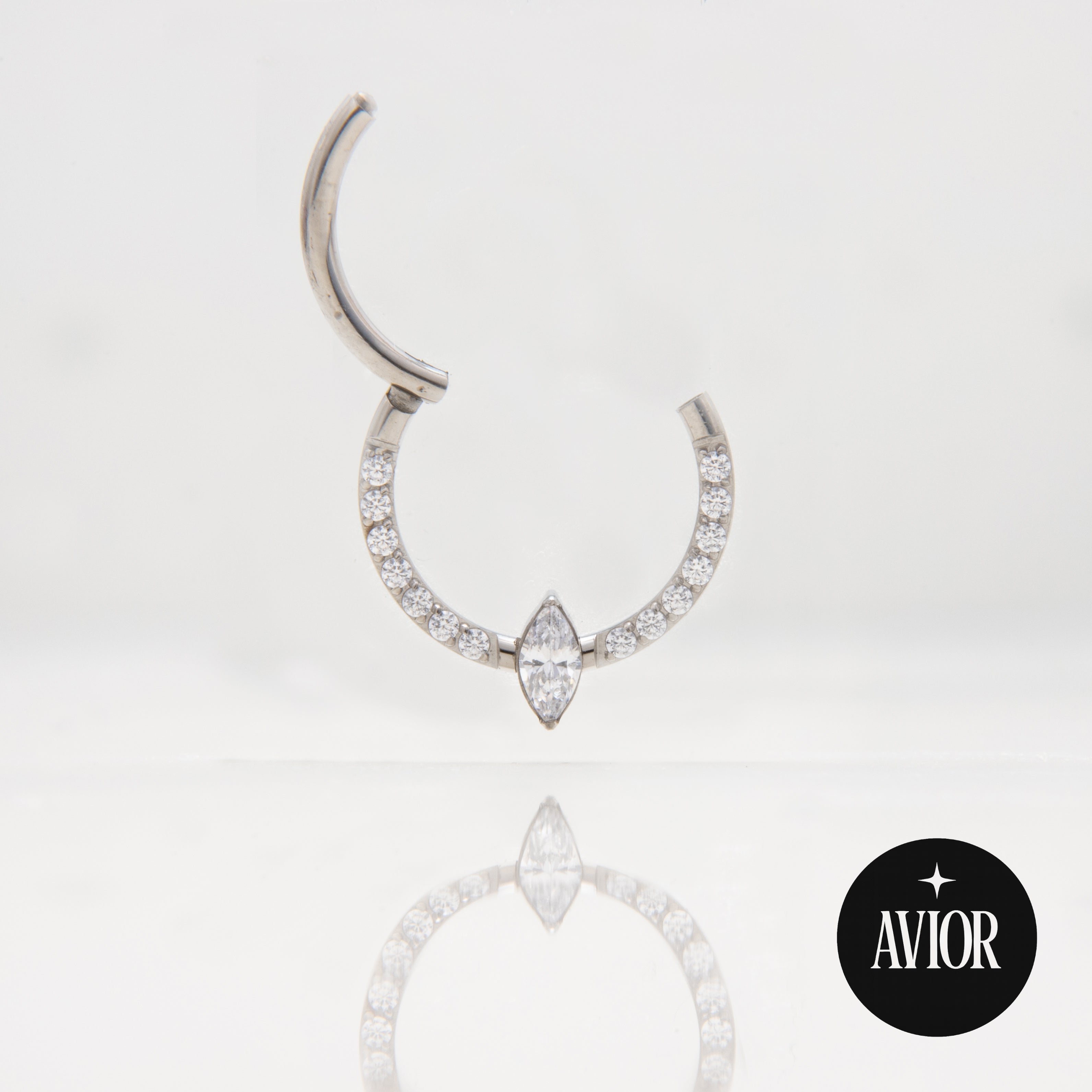Ring - Maquise cirkon okružem manjim cirkonima debljine 1.2 mm - promjer 10 mm - Titan