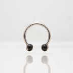 Potkova - S crnim okruglim kamenom promjera 3 mm - 1.2 mm - Titan