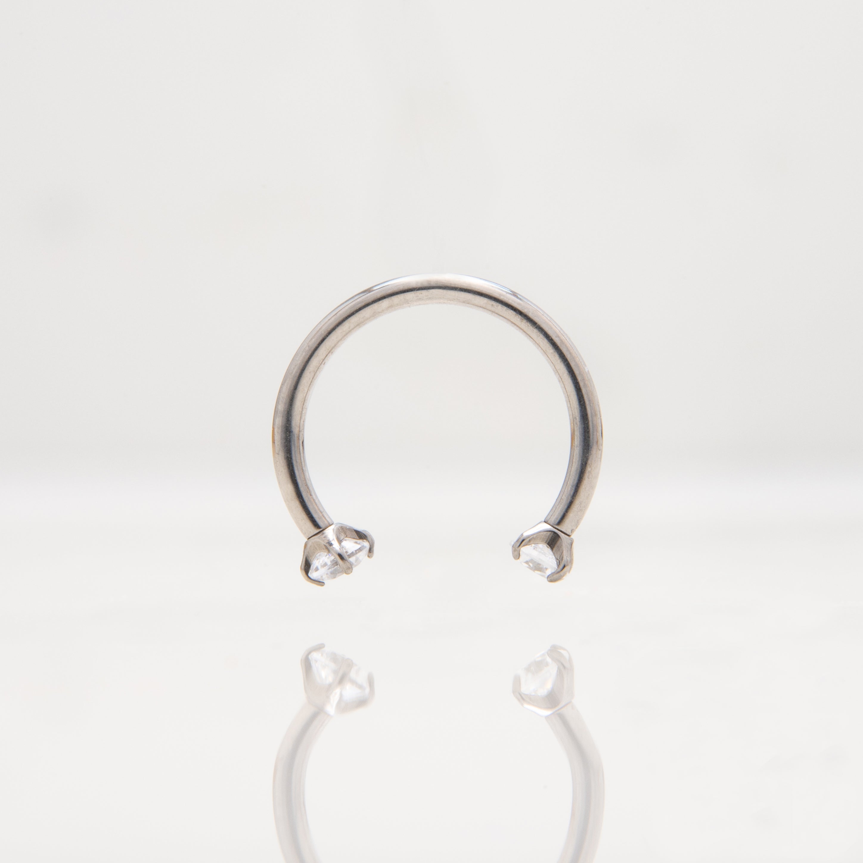 Potkova - S bijelim cirkonom promjera 3 mm - 1.2 mm - Titan